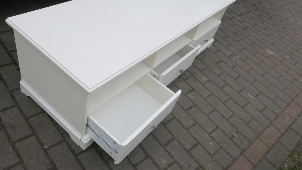 Długa komoda biała RTV