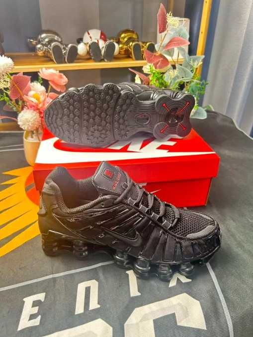 Buty sportowe Nike Shox TL Black R.39