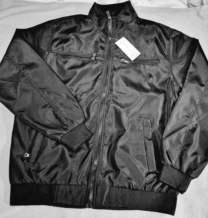 Casaco Parka novo a estrear xxl
N 54-58
Pvp 39eur
Vendo por falta de U