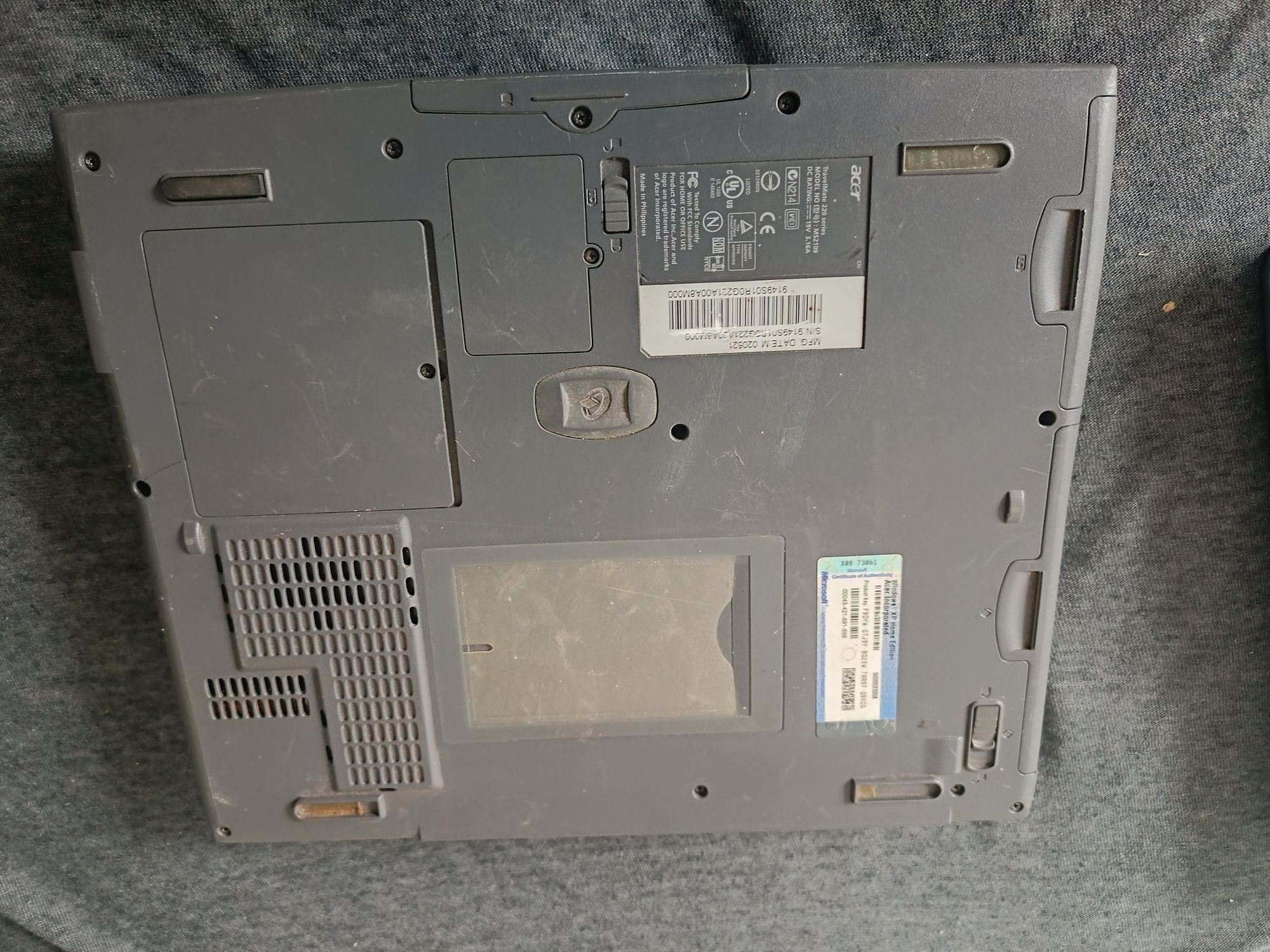 3 stare  laptopy