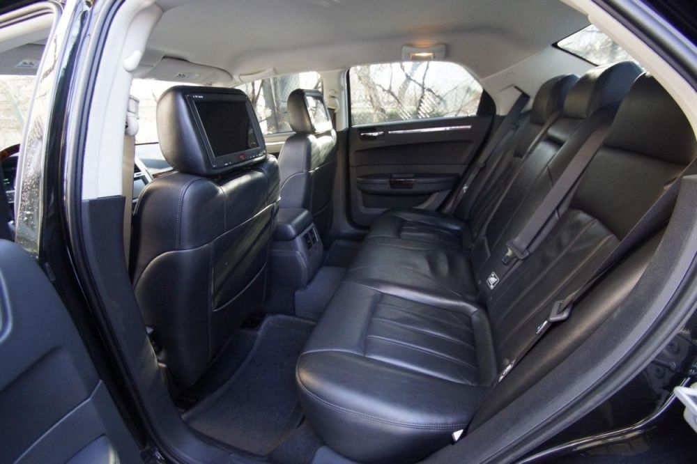 Авто для весілля. Chrysler 300 c. Весільний кортеж. Оренда авто.