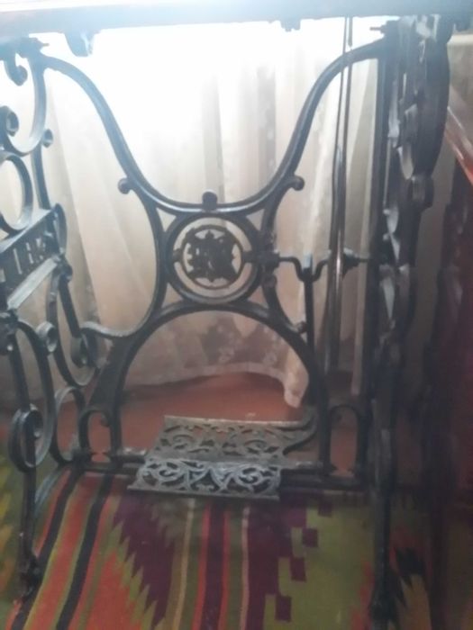 Продам швейную машинку