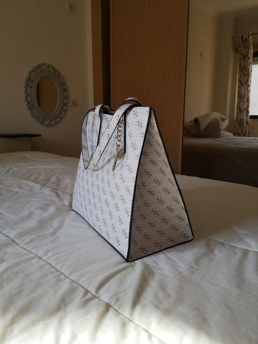 Mala de ombro GUESS Monograma