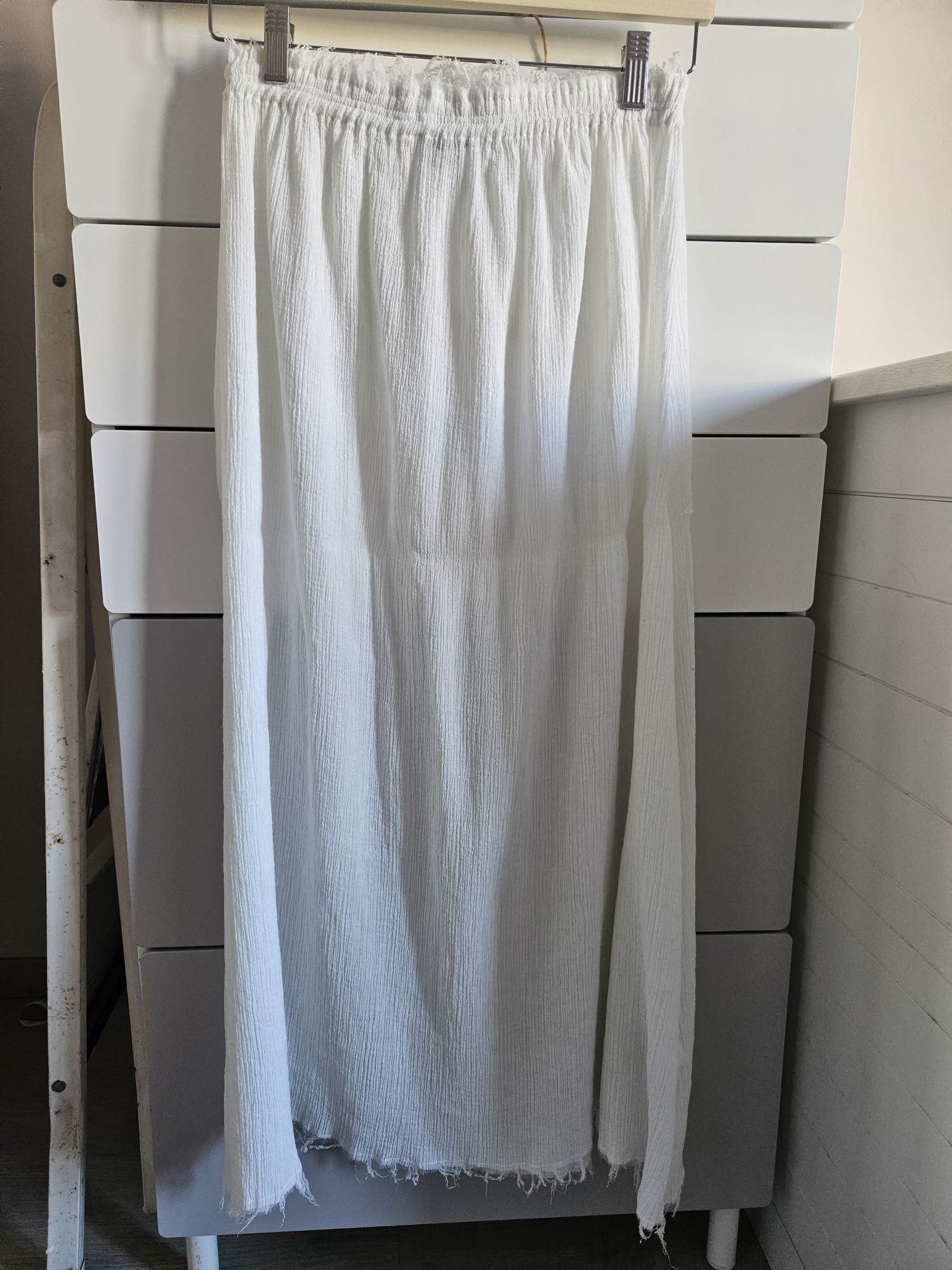 Saia midi com efeito enrugado Zara