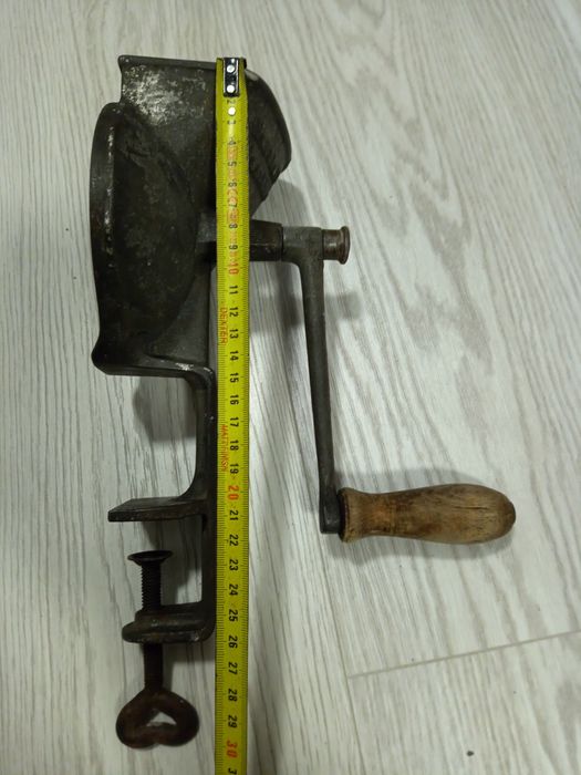 Zabytkowa maszynka do tarcia SOLAR