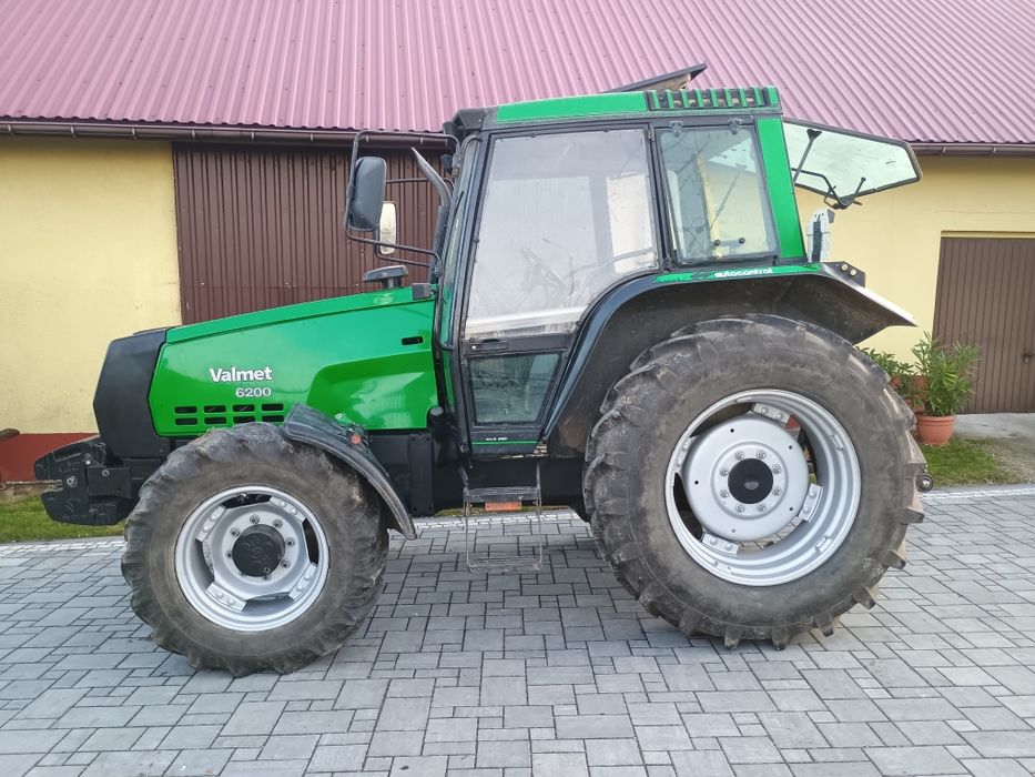 Ciągnik Valtra Valmet 6200 + pług + agregat