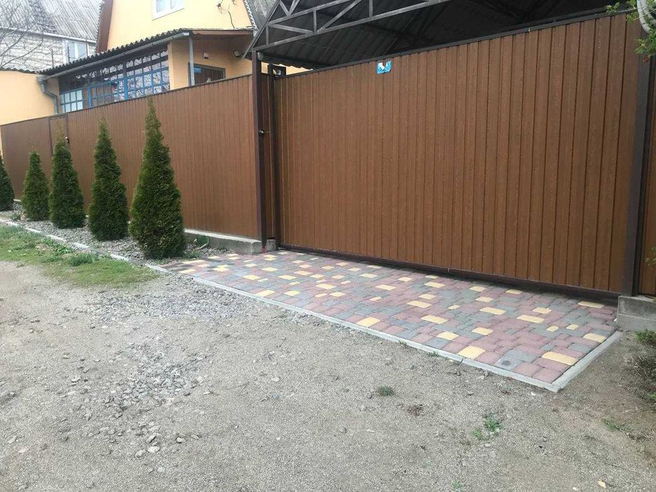 Паркан з профнастилу з монтажем