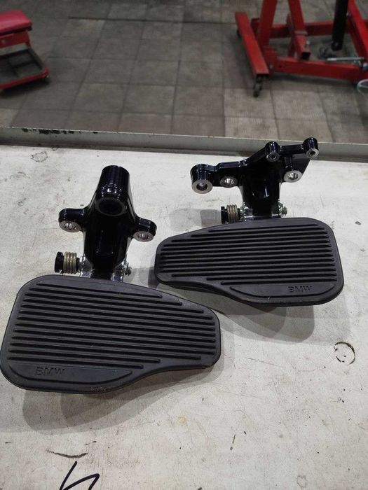 Комплект підніжек на BMW R18