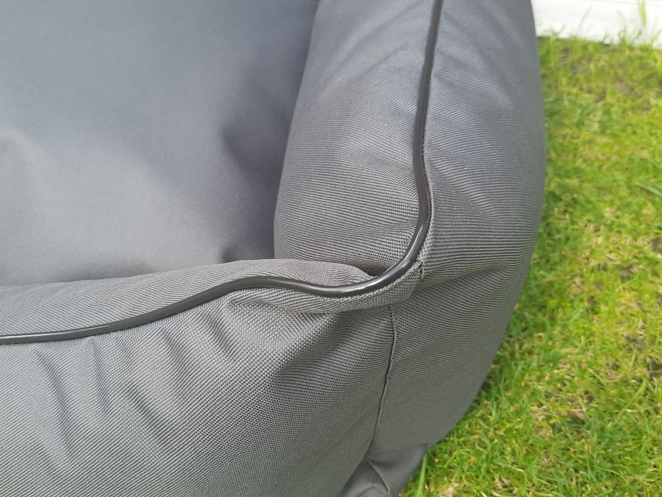 Szara kanapa dla pieska