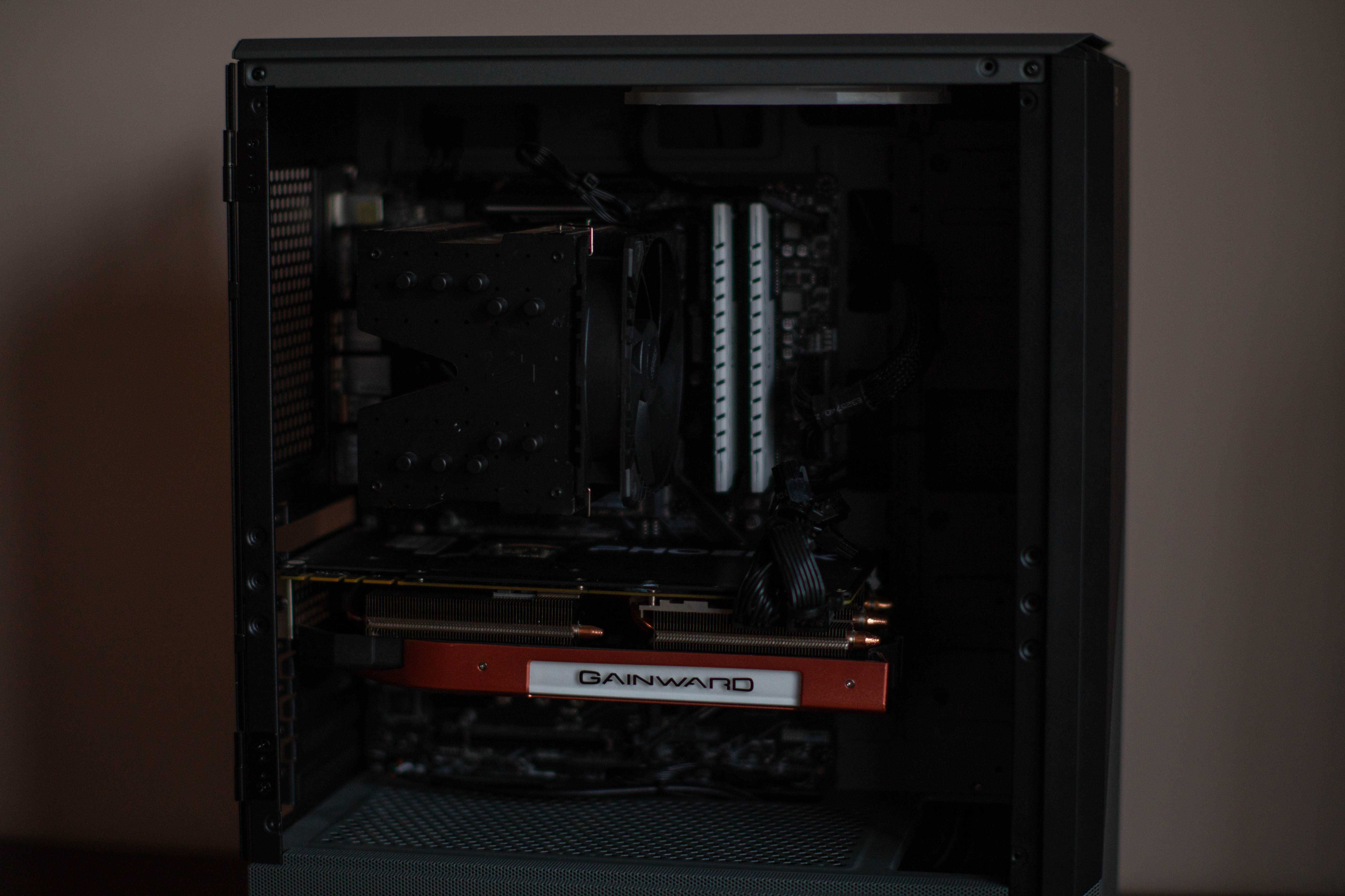 Komputer stacjonarny / Ryzen 5 3600X / GTX 1080Ti / 16GB 3600MHz /M.2