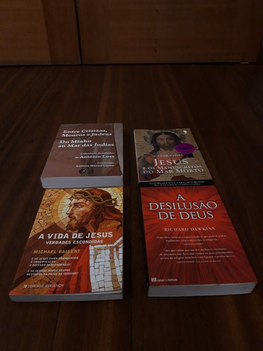 4 livros sobre religião: Dawkins, Baigent, Vidal, António Losa