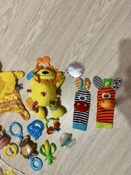 Дитячі брязкальця погримушки