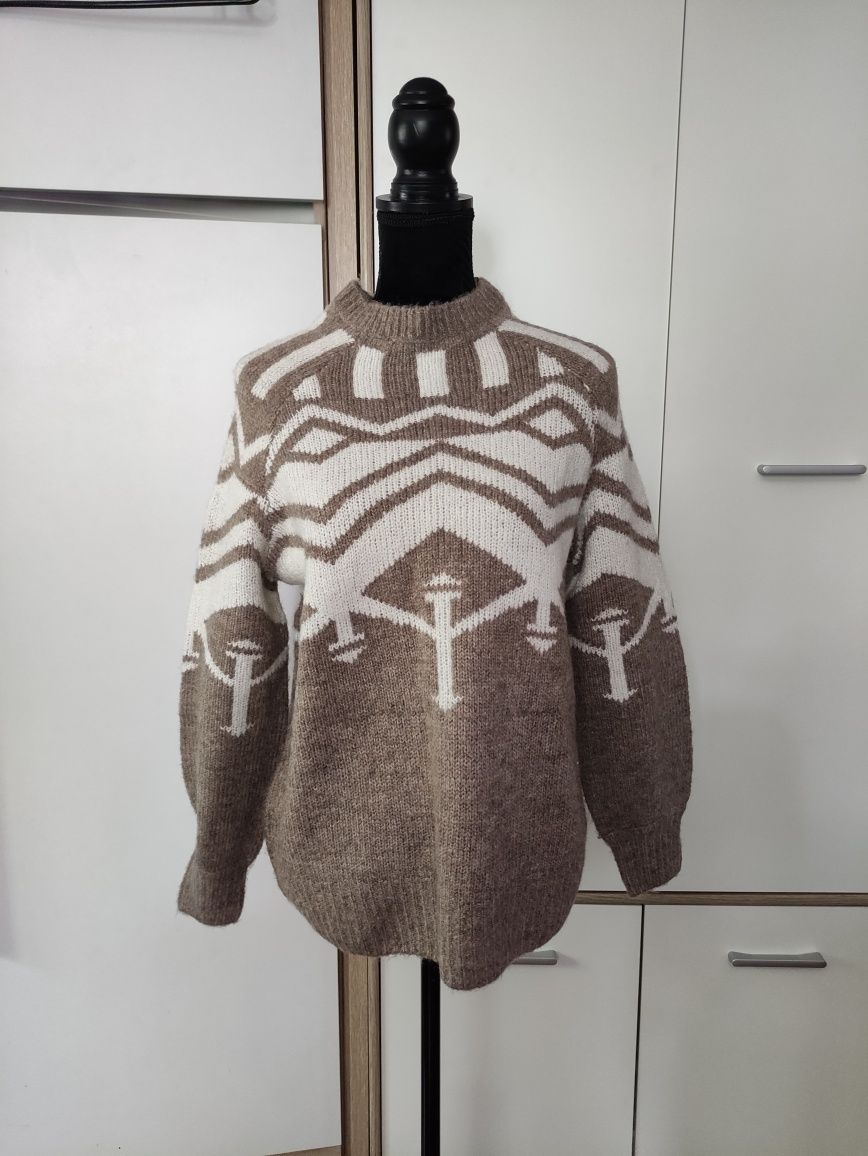 Sweter z aplikacją