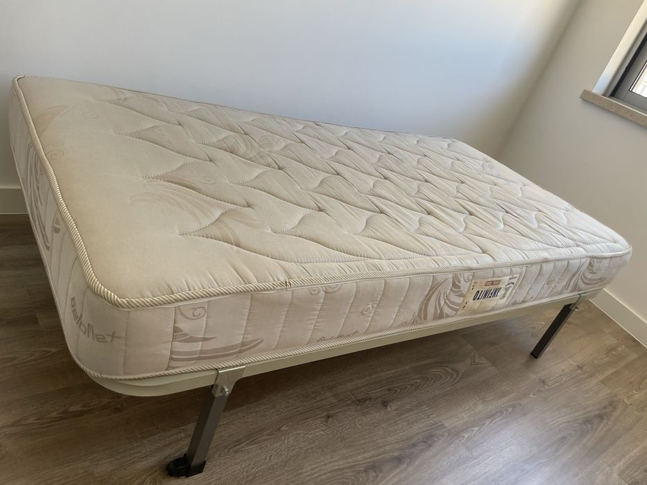 Colchão e estrado com pés