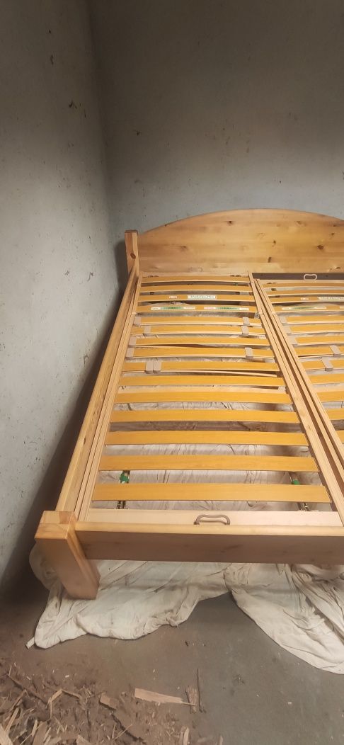 Łóżko dwuosobowe ze stelarzem
