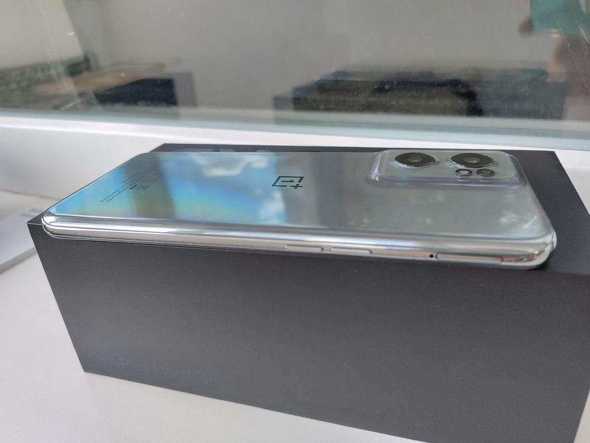 Смартфон OnePlus Nord CE 2 5G 8/128 Гб + чехол, стекло