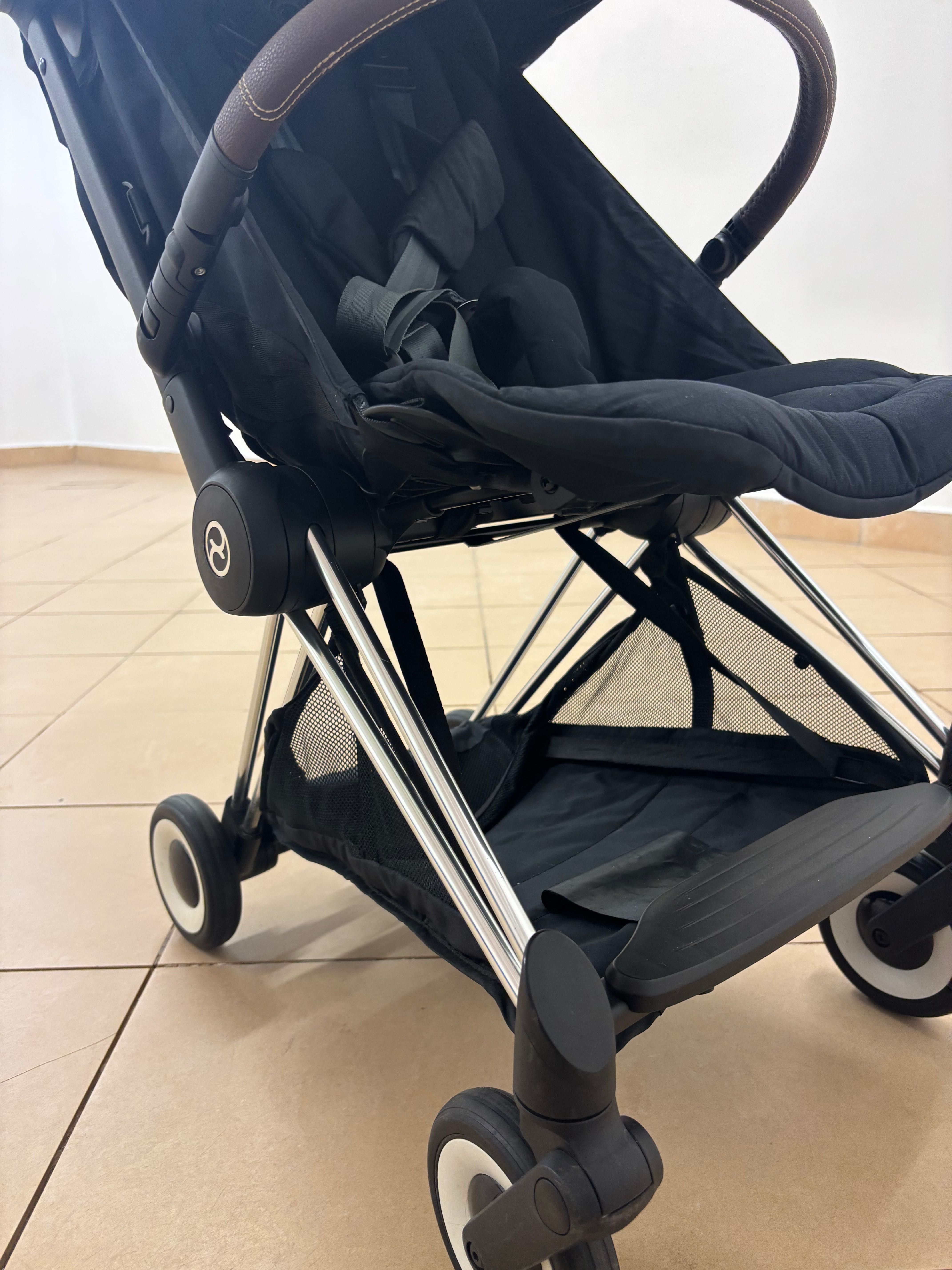 Cybex Coya czarny z pałąkiem