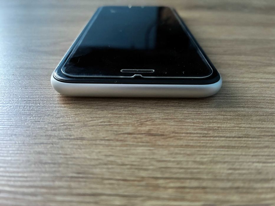 iPhone SE 2020, 128GB: nowa oryginalna bateria, problem z mikfofonem
