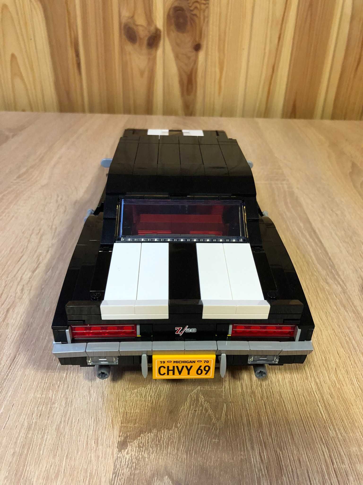 LEGO Icons Chevrolet Camaro Z28 10304