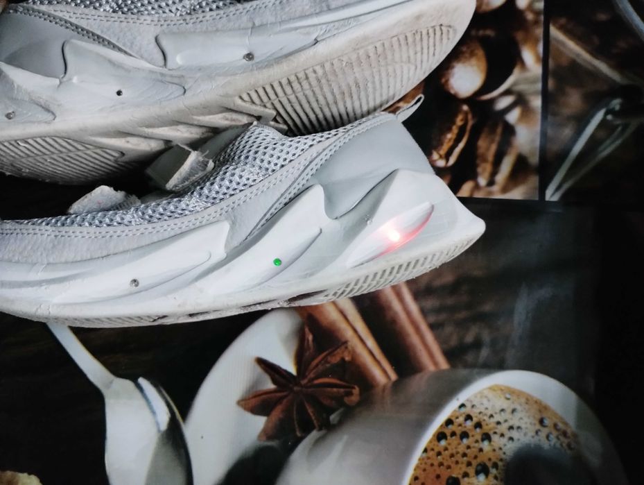 Кросівки на дівчинку