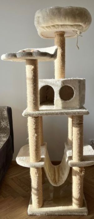 Duży drapak dla kota