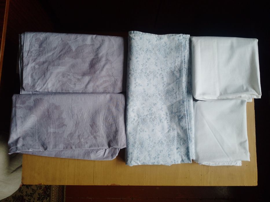 Продається простиня, рушники, тканина та наволочки виробництва СРСР.
