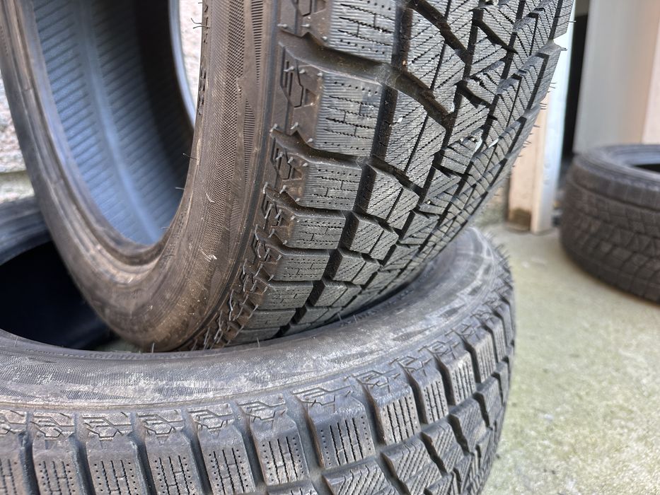 Зимова резина kapsen і bridgstone 225x50x17