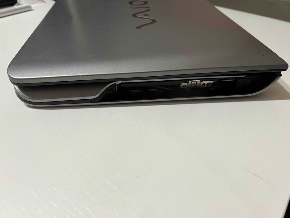 Sony Vaio PCG-8Q8M, sprawny, bateria trzyma, idealny do retro gier