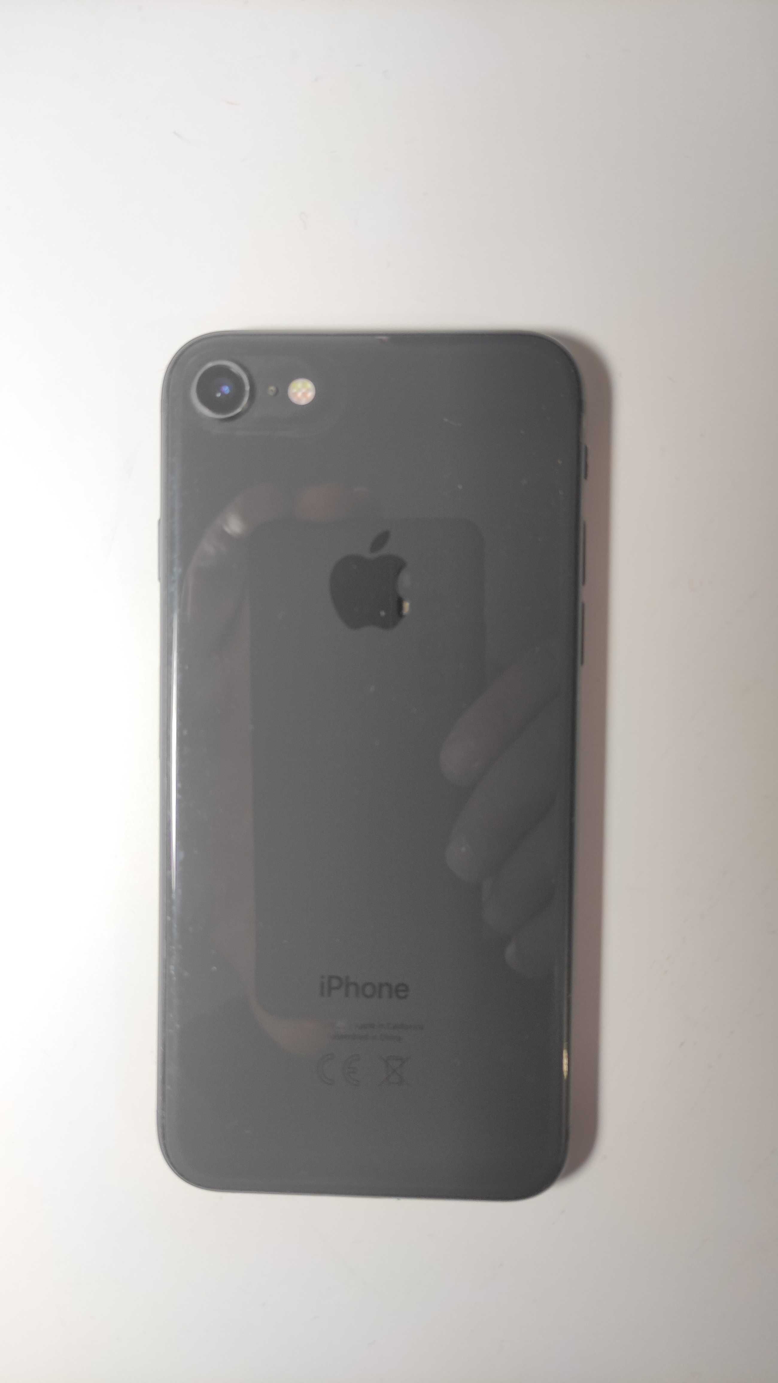 iPhone 8 cinzento sideral 64 GB