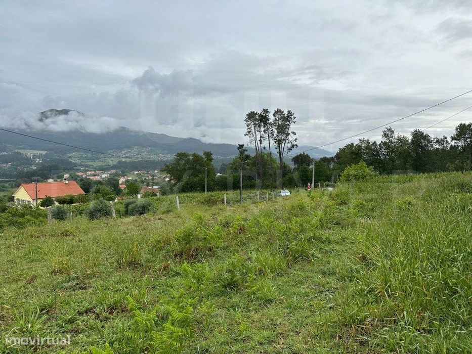 Terreno urbanizável Valadares, Monção