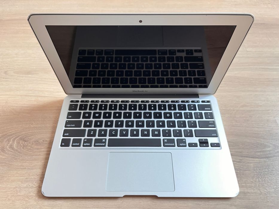  MacBook Air 11” A1465 (2015) • i5 • 4GB RAM • 120GB SSD #40