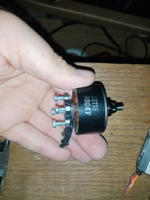 Безколекторний мотор дрону