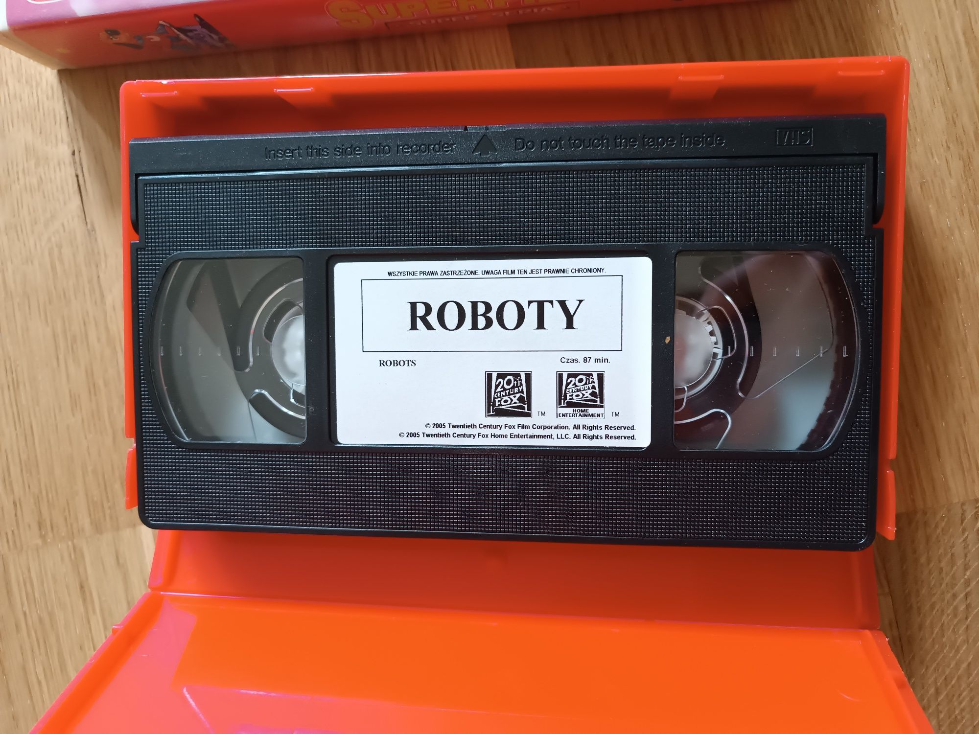 Zestaw trzech kaset VHS: Epoka lodowcowa, Roboty, Superpies