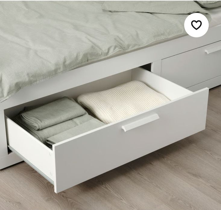 Cama dupla com colchões
