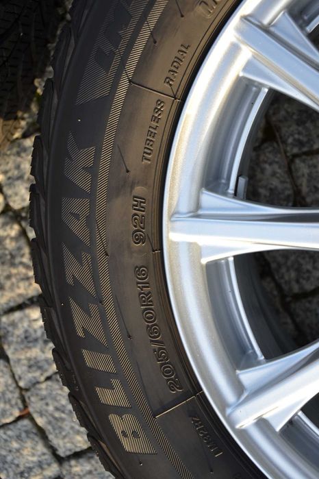 Koła Mercedes C W205 W204 CLA Czujnik 205/60R16 Zima Super stan