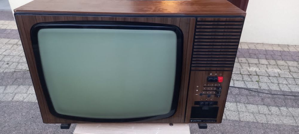 2 telewizory firmy unitra: Libra 203 i Antares 23-3