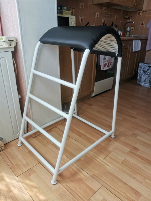 Тренажер коньок-горбунок для витяжіння спини