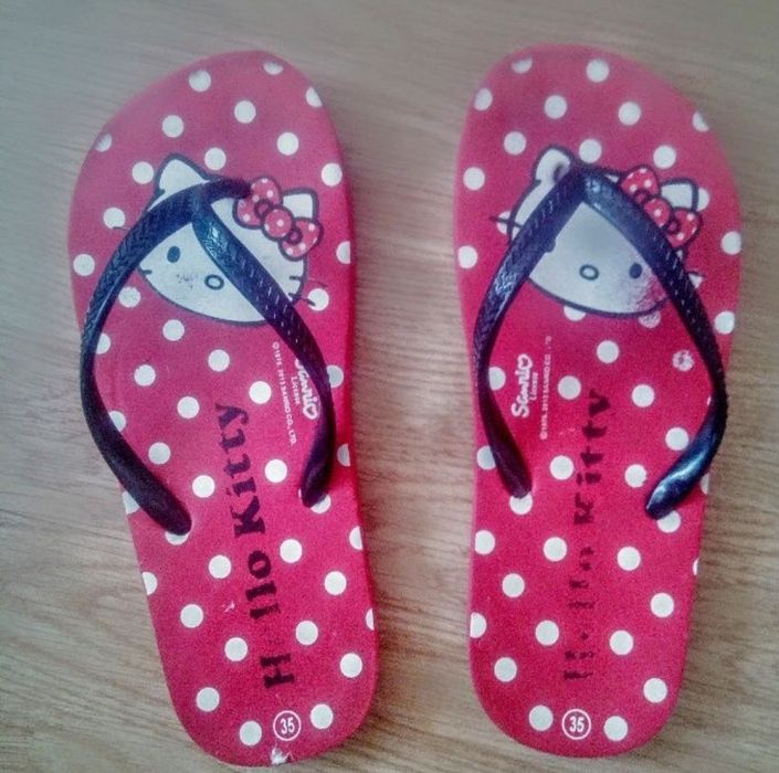 Klapki japonki czerwone Hello Kitty Sanrio License r. 35 dziewczęce
