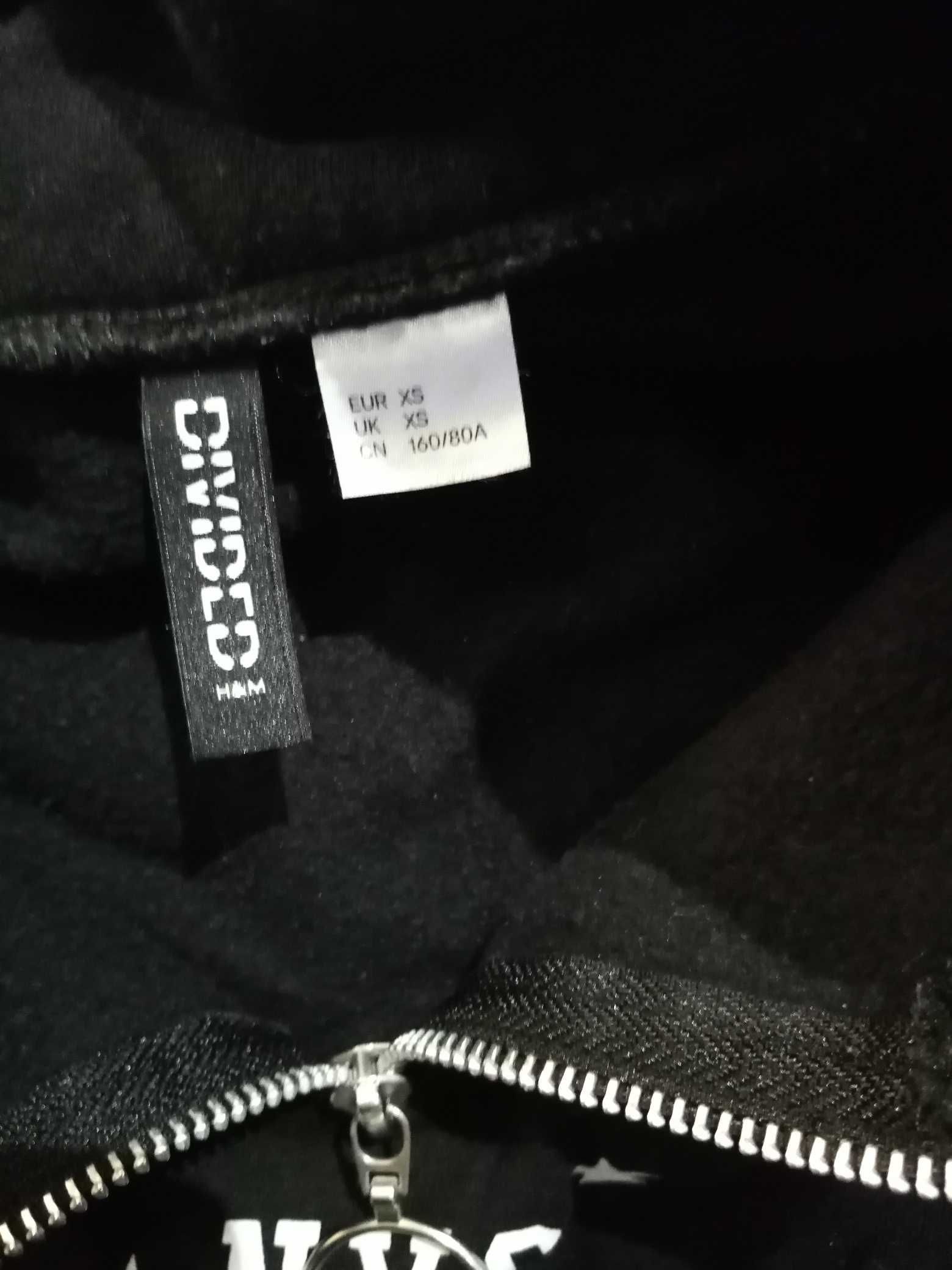 krótka czarna bluza H&M z napisami
