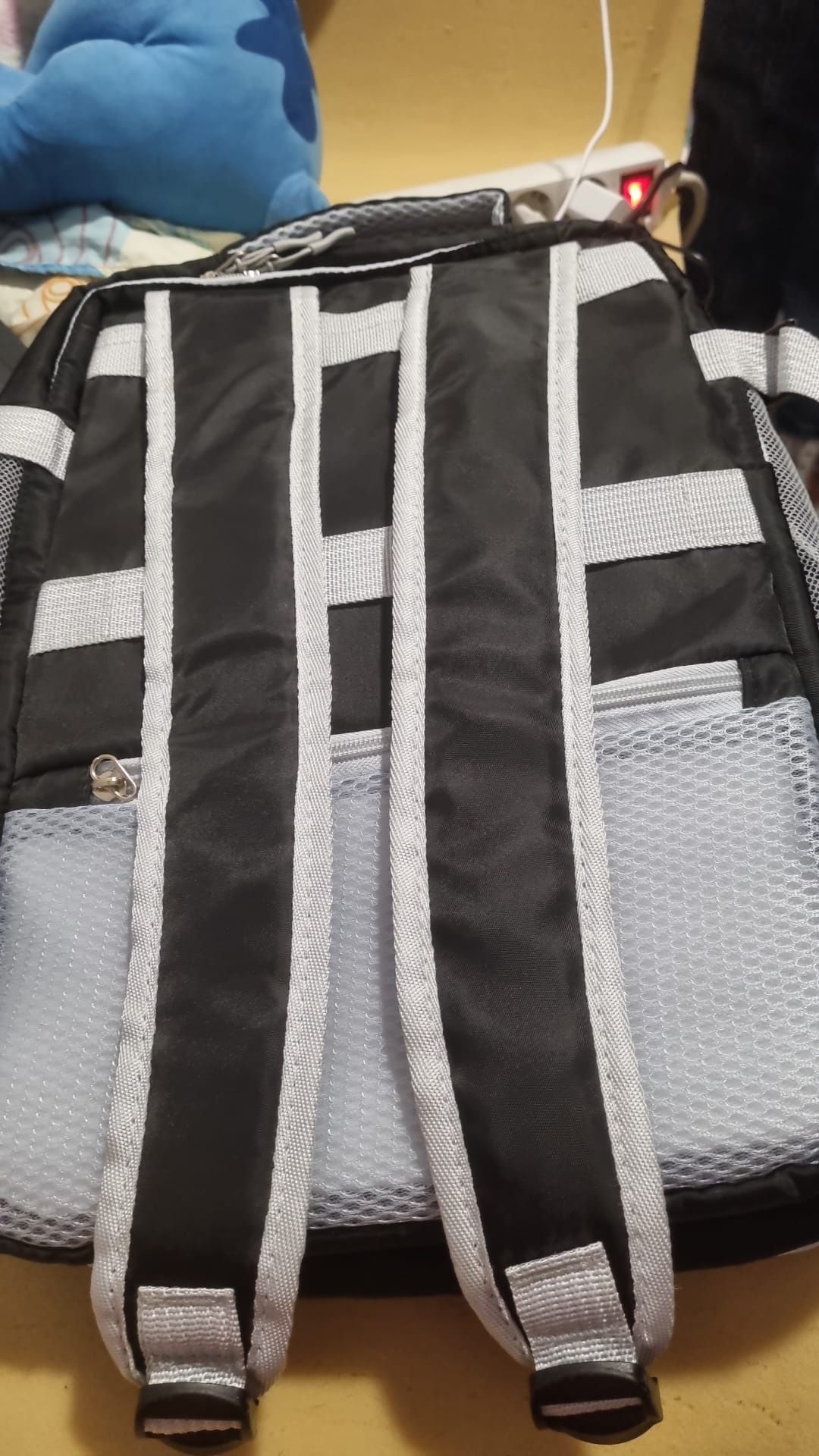 Mochila nova da carregar telemóvel