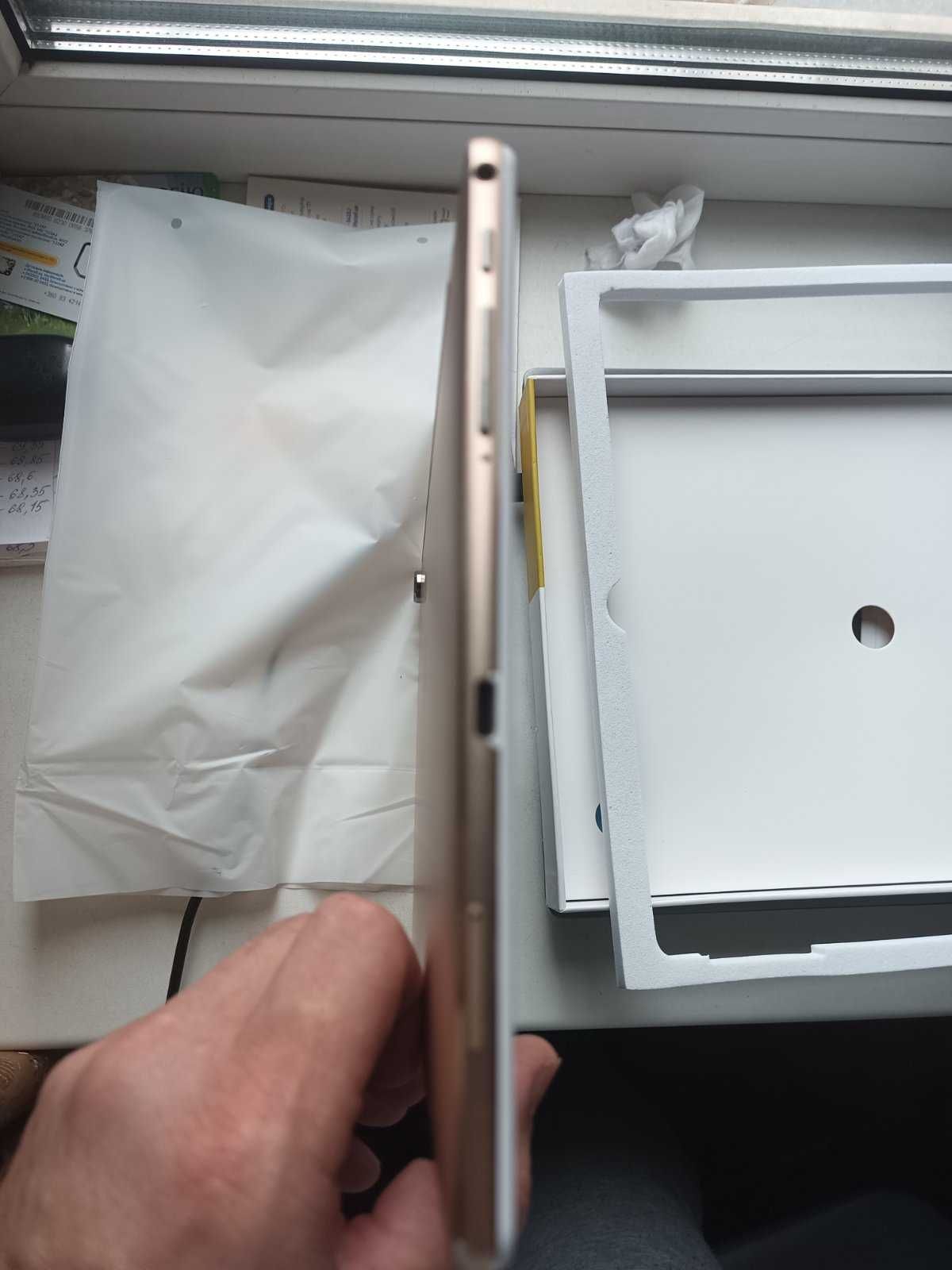 Планшетний ПК  IQH3D TABLET