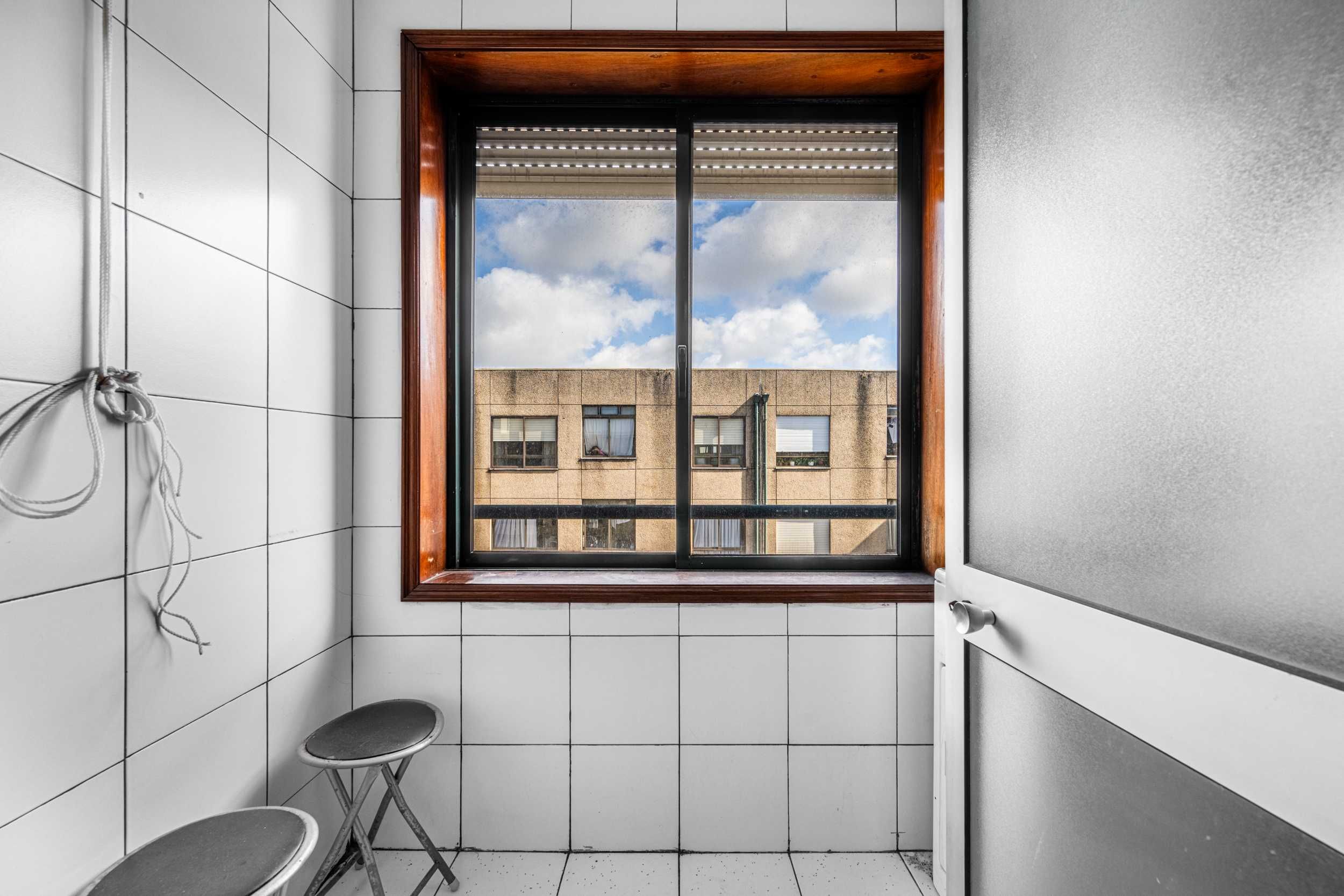 Apartamento T1 à venda na rua Bernardim Ribeiro