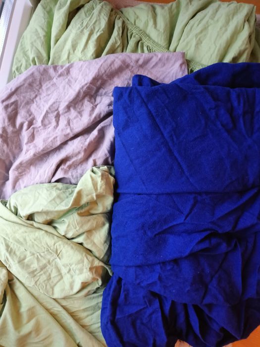 Cztery prześcieradła z gumką