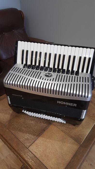 Akordeon Hohner Ventura 96 basów