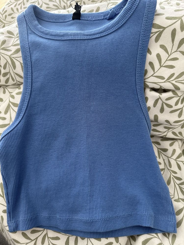 Niebieski damski crop top krótka bluzka w prążki na lato XXS 32 Sinsay