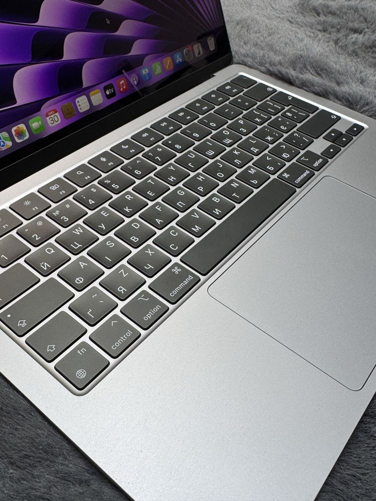 Продам MacBook Air M2 (256 GB, Space Grey)
