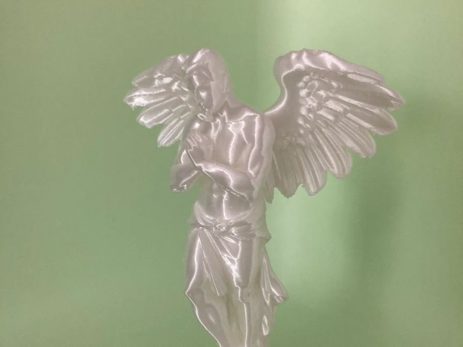 Homem a Orar em Resina