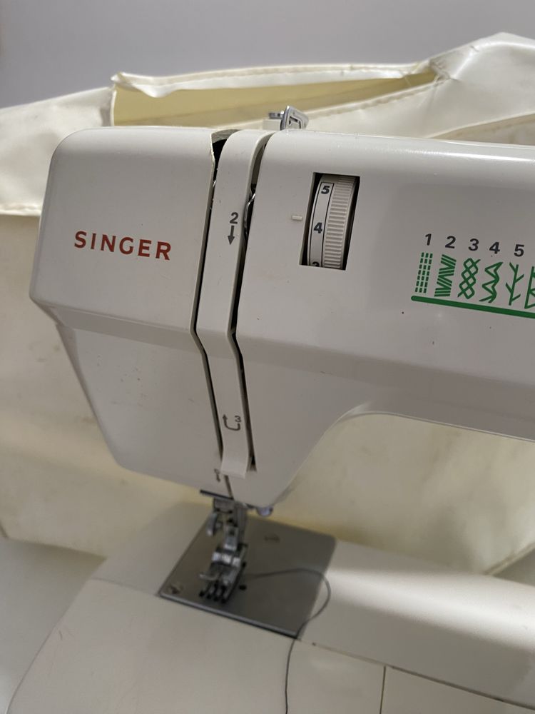 Máquina de Costura SINGER