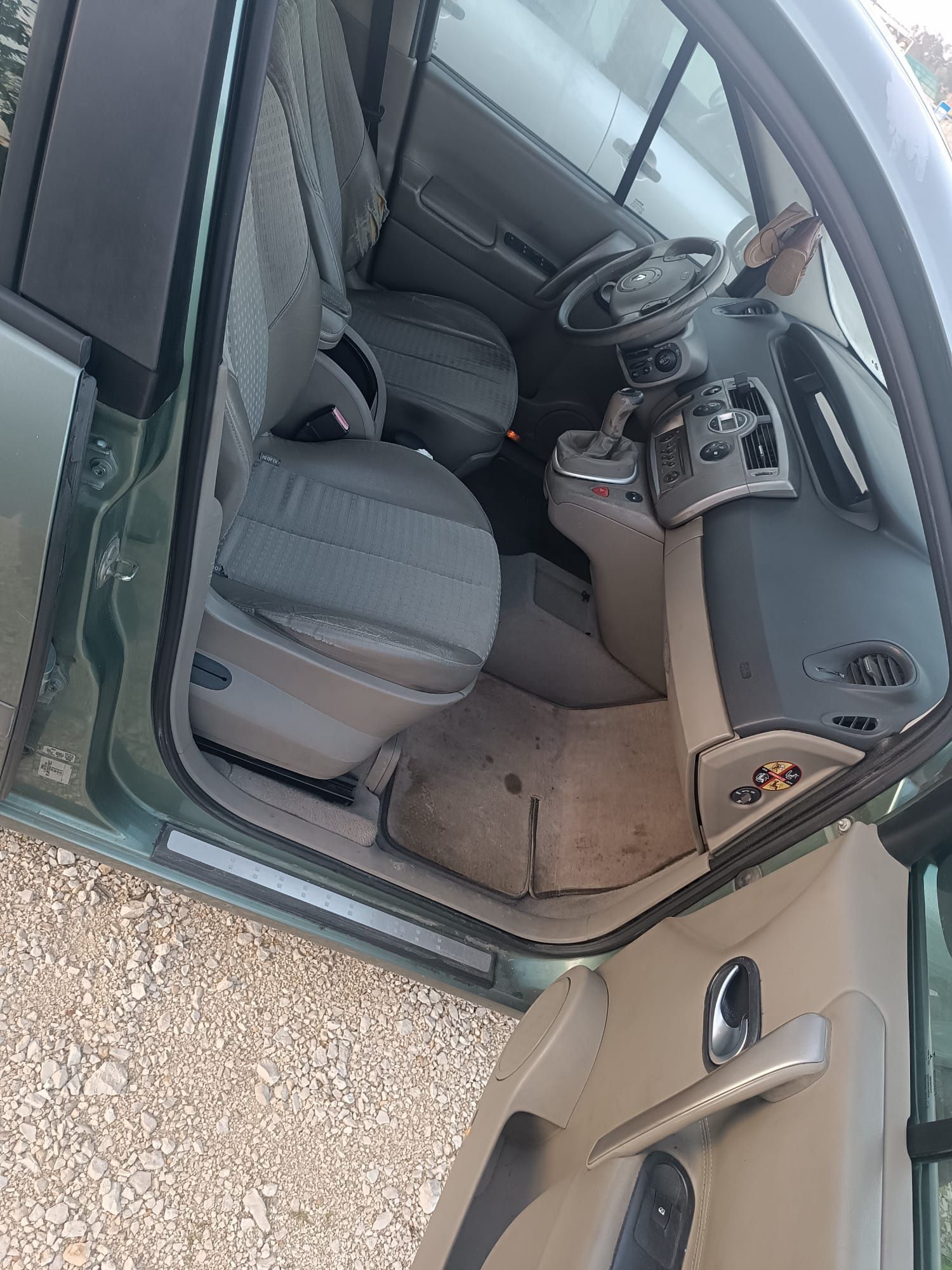 Vendo ou troco Renault Scenic ll 7 lugares. Pra sair até final de sema
