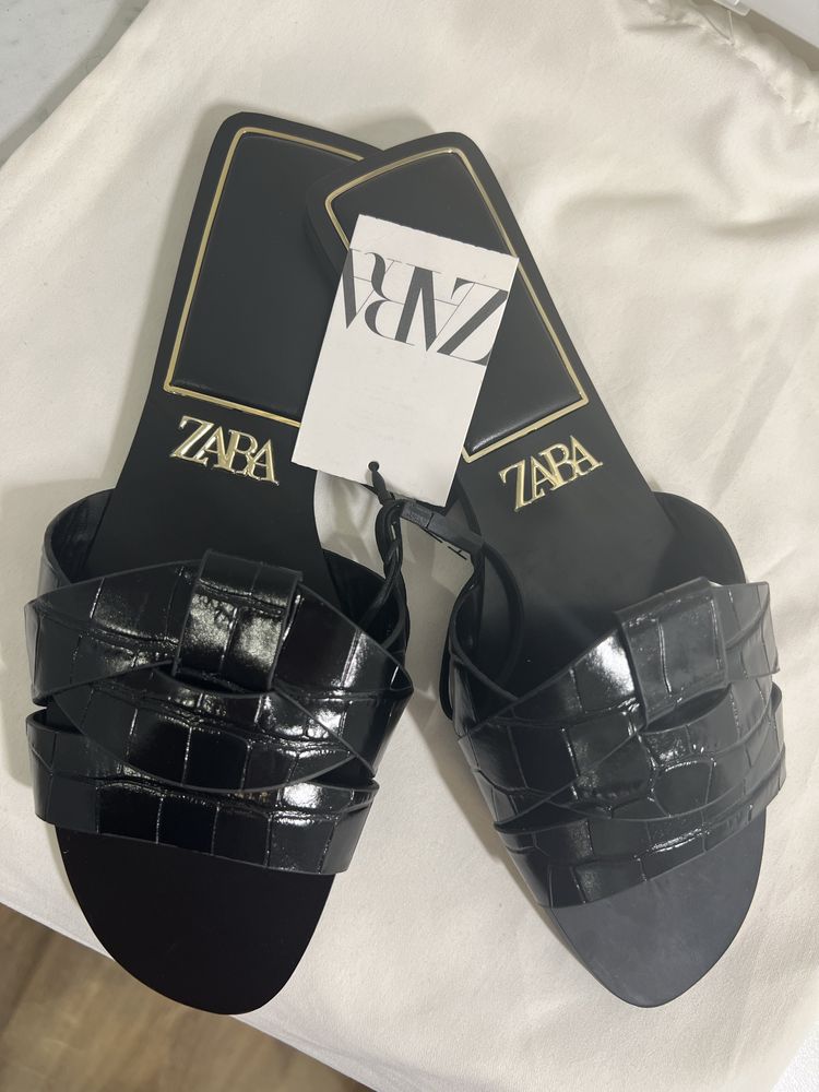 Шльопанці Zara